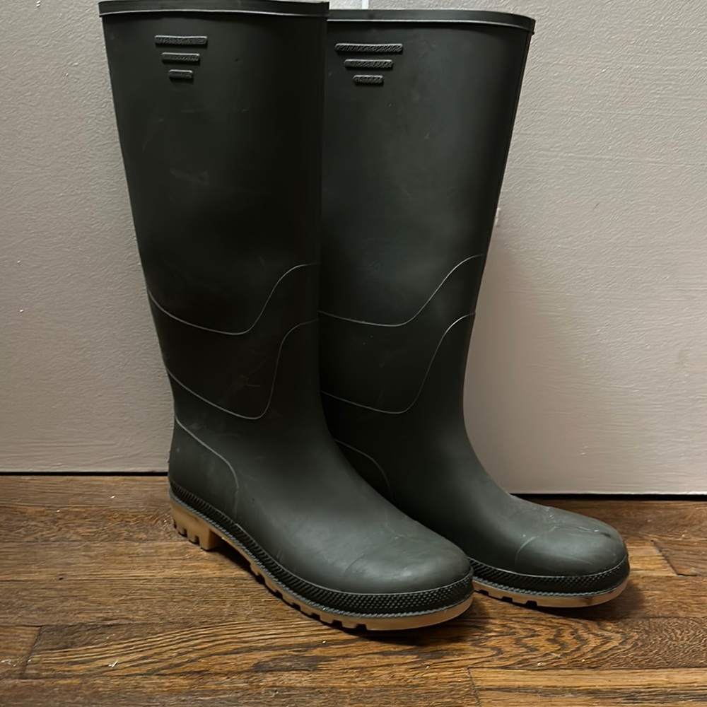 Green Waterproof Italian Boots with Sturdy Rubber Sole size 43